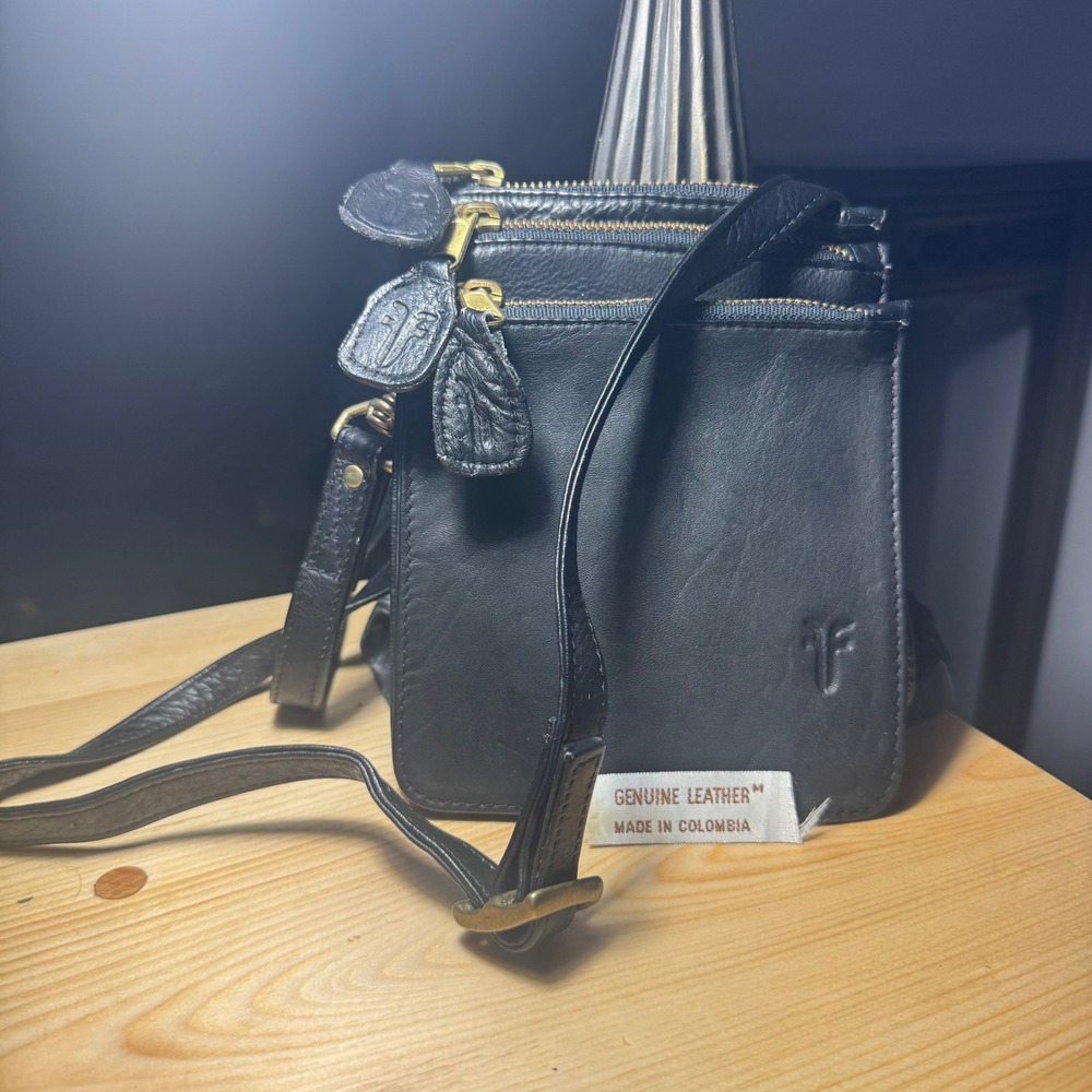 Frye Black Leather Triple Zip Crossbody Vtg Made in Colombia Brass YKK 90's 6x7"